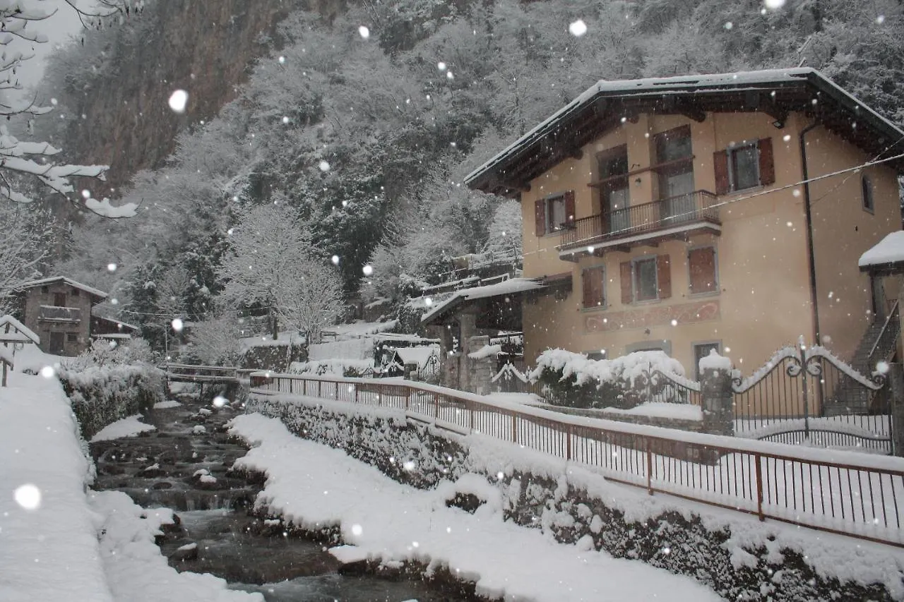 Bed and Breakfast Il Giardino degli Elfi Forno Dono Bed & Breakfast